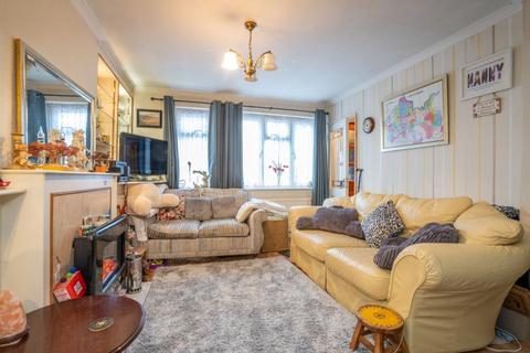 18 Primrose Way, Wembley, HA0 1DR
