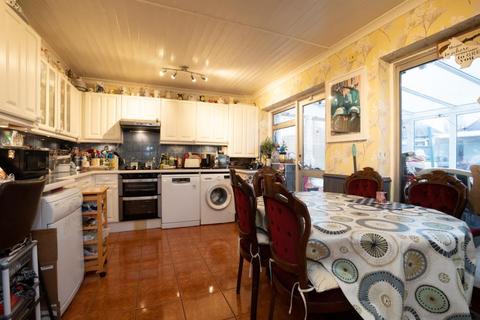 18 Primrose Way, Wembley, HA0 1DR