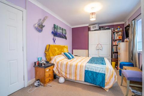 18 Primrose Way, Wembley, HA0 1DR