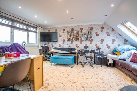 18 Primrose Way, Wembley, HA0 1DR