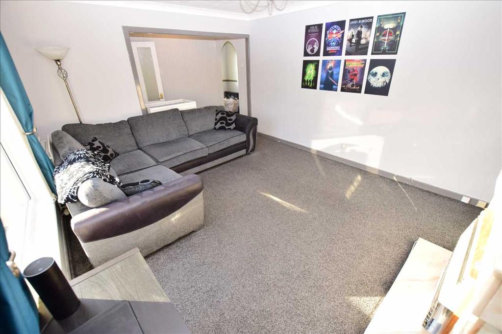 Knowe Crescent, Newarthill 3 bed semidetached house £115,000