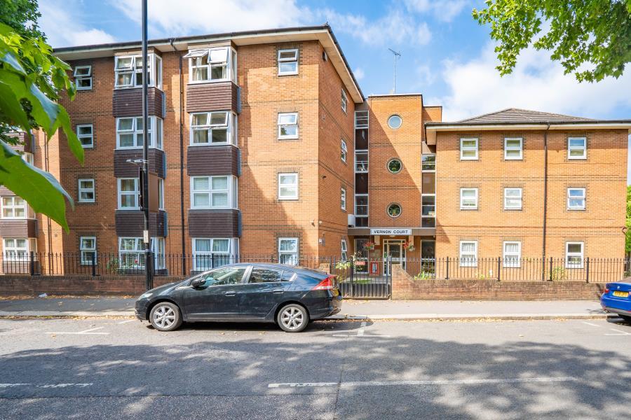 Gordon Road, W5 1 bed apartment for sale £182,000