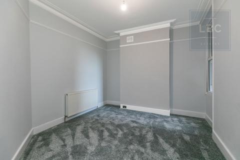2 bedroom flat for sale, St. Marys Road, London NW10