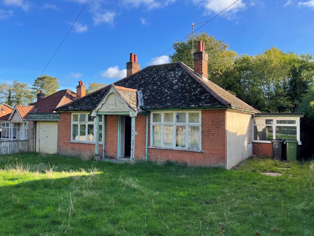 Longwater Lane, Costessey, Norwich, Norfolk 3 bed detached bungalow £
