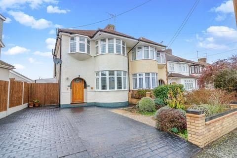5 Broadlands Road, Hockley, SS5 5DT