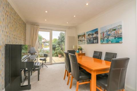 5 Broadlands Road, Hockley, SS5 5DT
