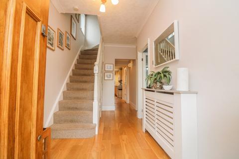 5 Broadlands Road, Hockley, SS5 5DT