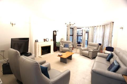 4 bedroom detached bungalow for sale - Trent Gardens, Southgate