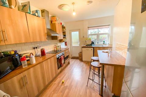 6 bedroom terraced house to rent, Lombard Grove, Fallowfield, M14