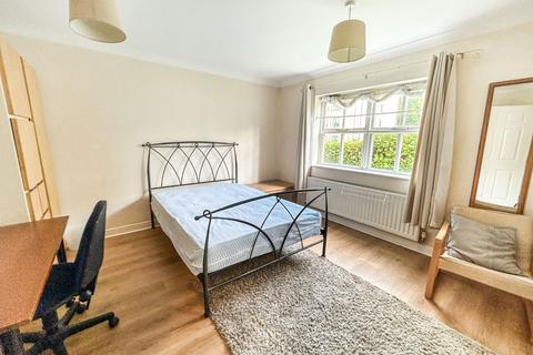 4 bedroom end of terrace house to rent, Hadfield Close, Manchester, Greater Manchester, M14