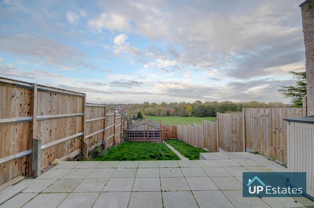 Lincroft Crescent, Coventry 3 bed terraced house £925 pcm (£213 pw)