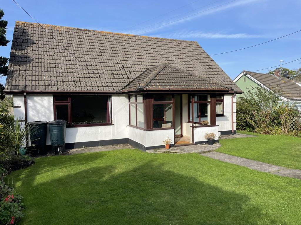 Praze Road, Leedstown 4 bed detached bungalow £400,000