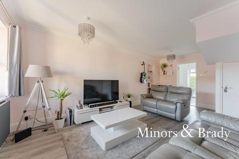 3 bedroom end of terrace house for sale - Swift Close, Carlton Colville