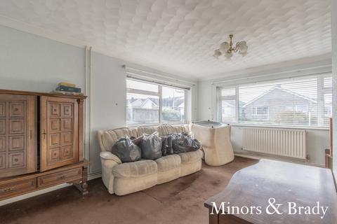 2 bedroom detached bungalow for sale - Paston Drive, Caister-on-sea
