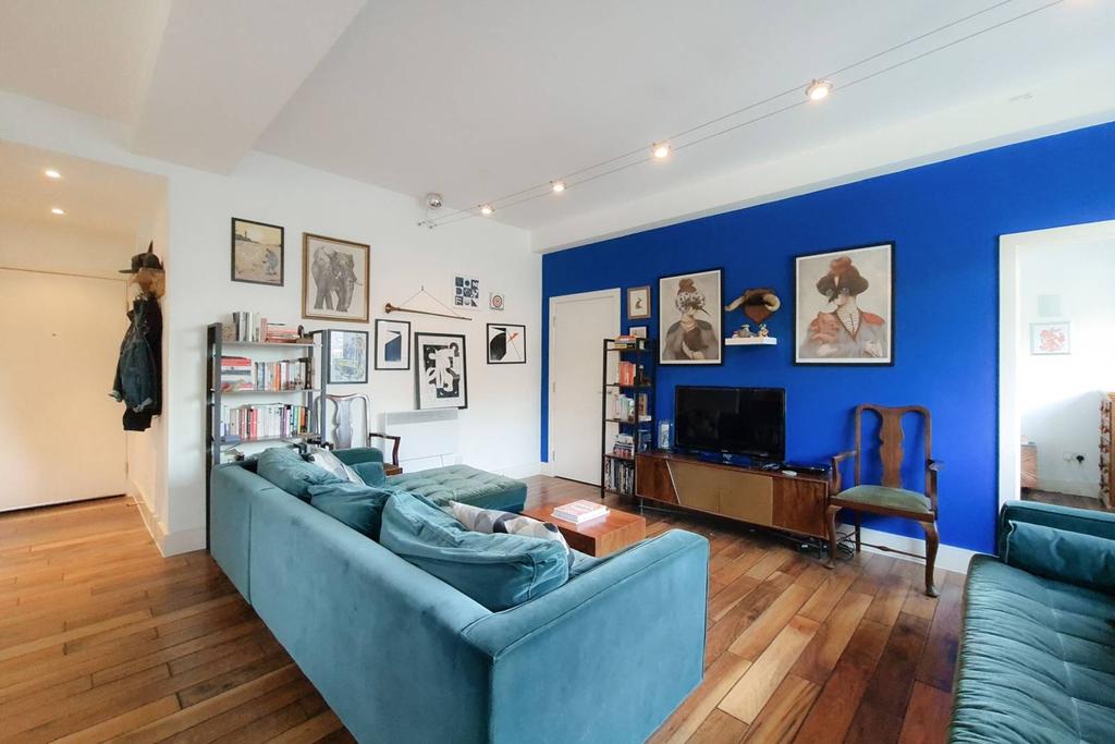 Jedburgh Road, Canning Town, London, E13 1 bed flat £275,000