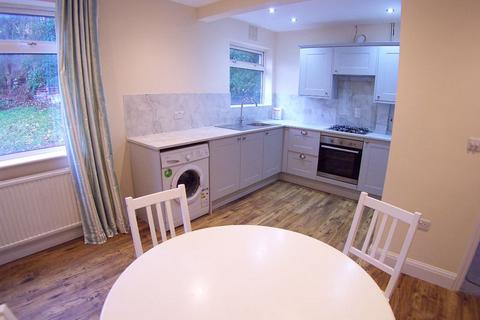 2 bedroom townhouse to rent, Kelso Gardens, Leeds