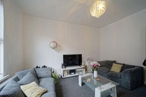 3 bedroom end of terrace house to rent, Thornville Grove, Leeds