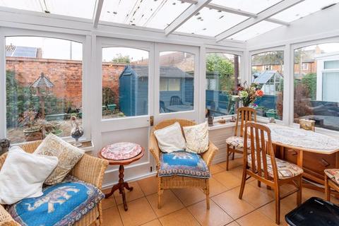 3 bedroom semi-detached house for sale - Westbourne Close, Retford