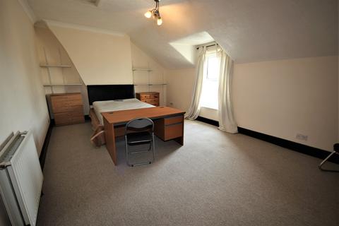 4 bedroom flat to rent - Holdenhurst Road, BOURNEMOUTH,