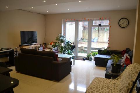 5 bedroom flat to rent, Hoyle Road, Tooting, London, SW17 0RS