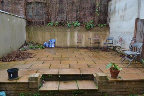5 bedroom flat to rent, Hoyle Road, Tooting, London, SW17 0RS