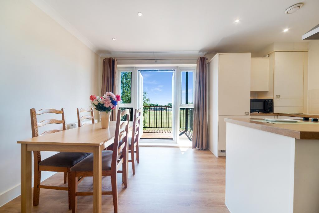 St Catherines Close, Raynes Park... 1 bed flat £1,500 pcm (£346 pw)