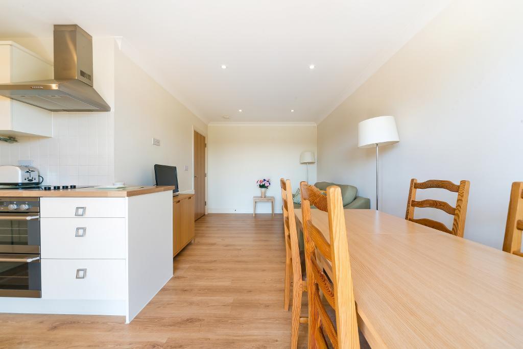 St Catherines Close, Raynes Park... 1 bed flat £1,500 pcm (£346 pw)