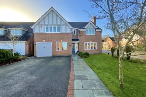 5 bedroom detached house for sale - Doulton Close, Stone
