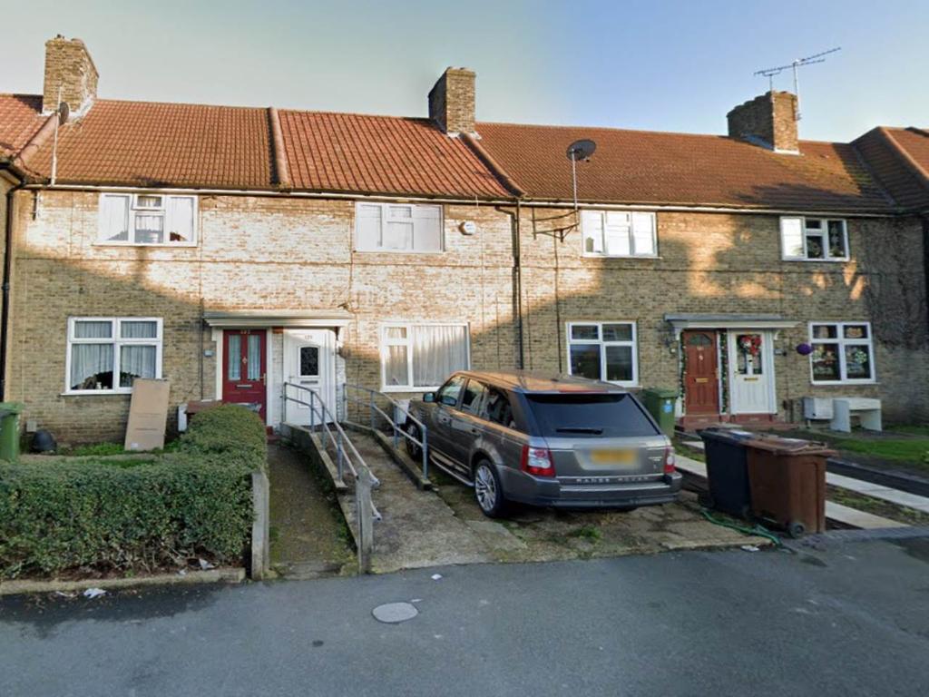 Bonham Road, Dagenham, Essex 2 bed house £1,650 pcm (£381 pw)