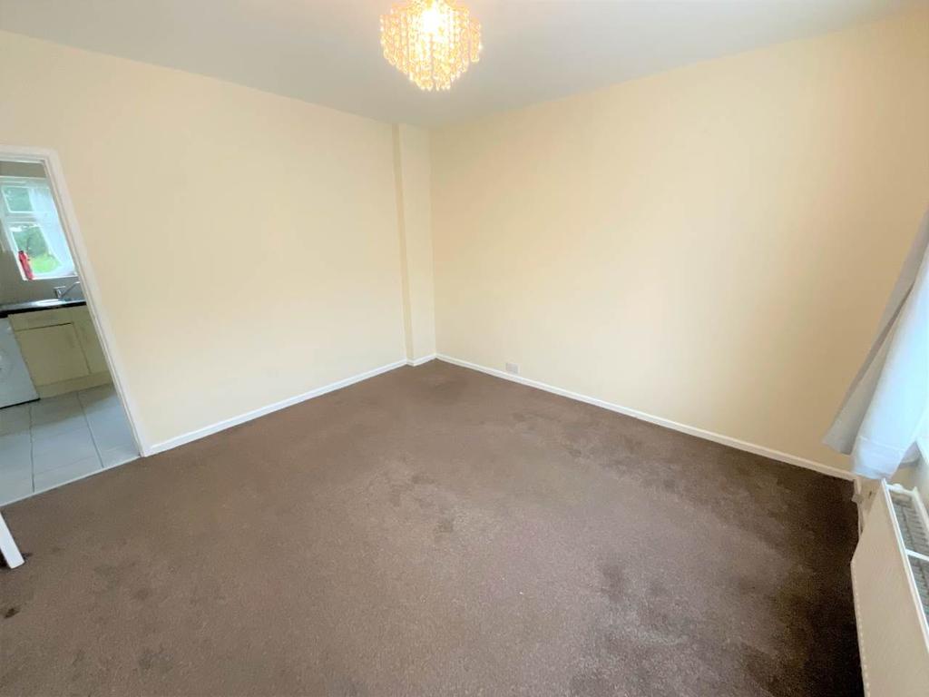 Bonham Road, Dagenham, Essex 2 bed house £1,650 pcm (£381 pw)