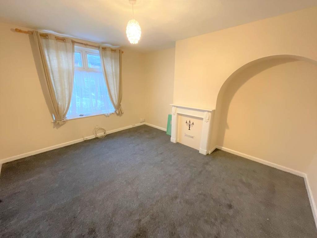 Bonham Road, Dagenham, Essex 3 bed house £1,750 pcm (£404 pw)