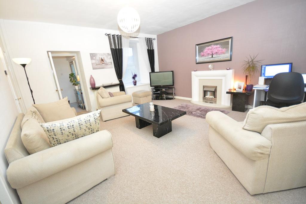 West Main Street, Darvel, KA17 2 bed terraced house £75,000