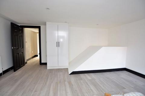 1 bedroom flat to rent, High Street, High Wycombe