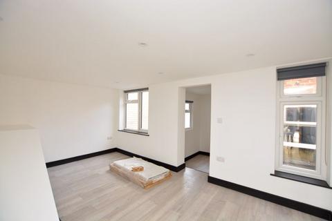 1 bedroom flat to rent, High Street, High Wycombe