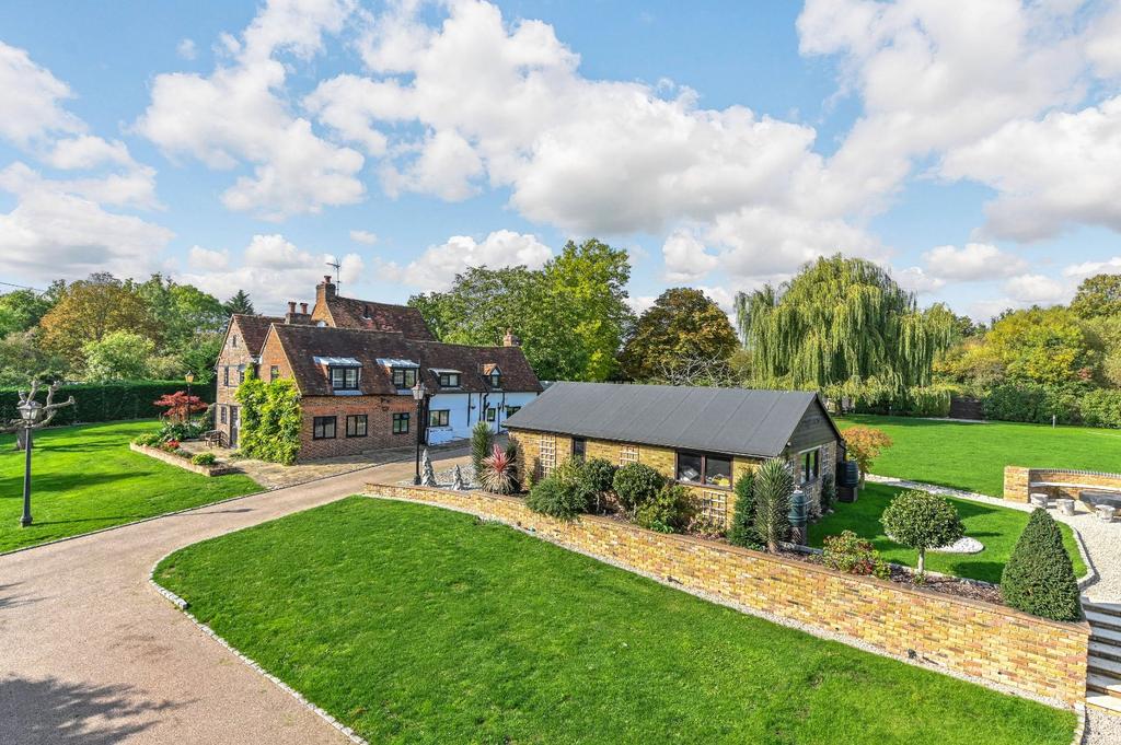 Tile Kiln Lane, Harefield, Uxbridge, Middlesex 5 bed detached house for