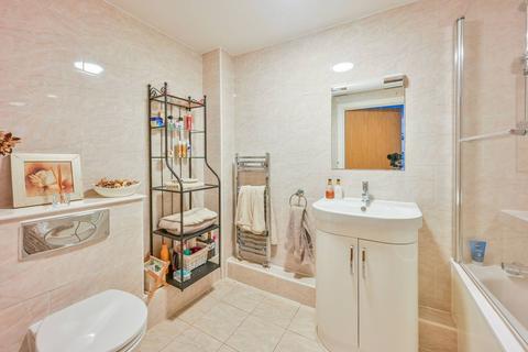 Flat 35, Alana Heights, 154 Kings Head Hill, London, E4 7NU
