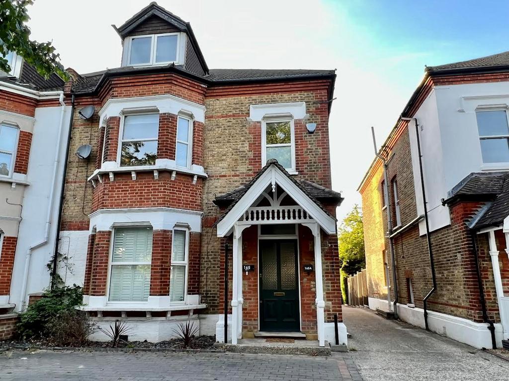 Copers Cope Road, Beckenham, BR3 3 bed flat for sale £575,000