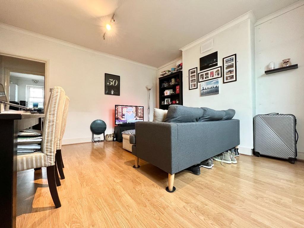 Streatham High Road, Streatham 1 bed flat £1,325 pcm (£306 pw)