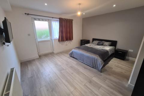 5 bedroom bungalow to rent, Earlham Green Lane