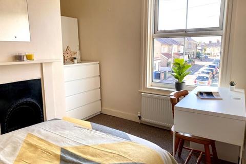 4 bedroom terraced house to rent, Newmarket Street