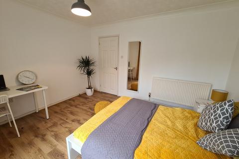 4 bedroom flat to rent, Goldwell Road