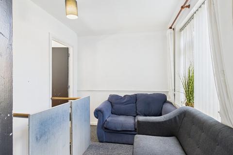 4 bedroom terraced house to rent, Freshfield Close