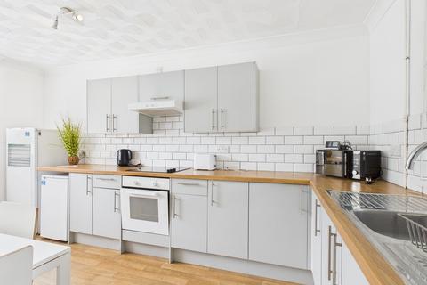 4 bedroom terraced house to rent, Friends Road