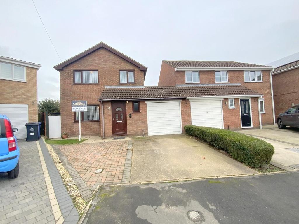 Chadwell Springs, Waltham, Grimsby 3 bed detached house £220,000