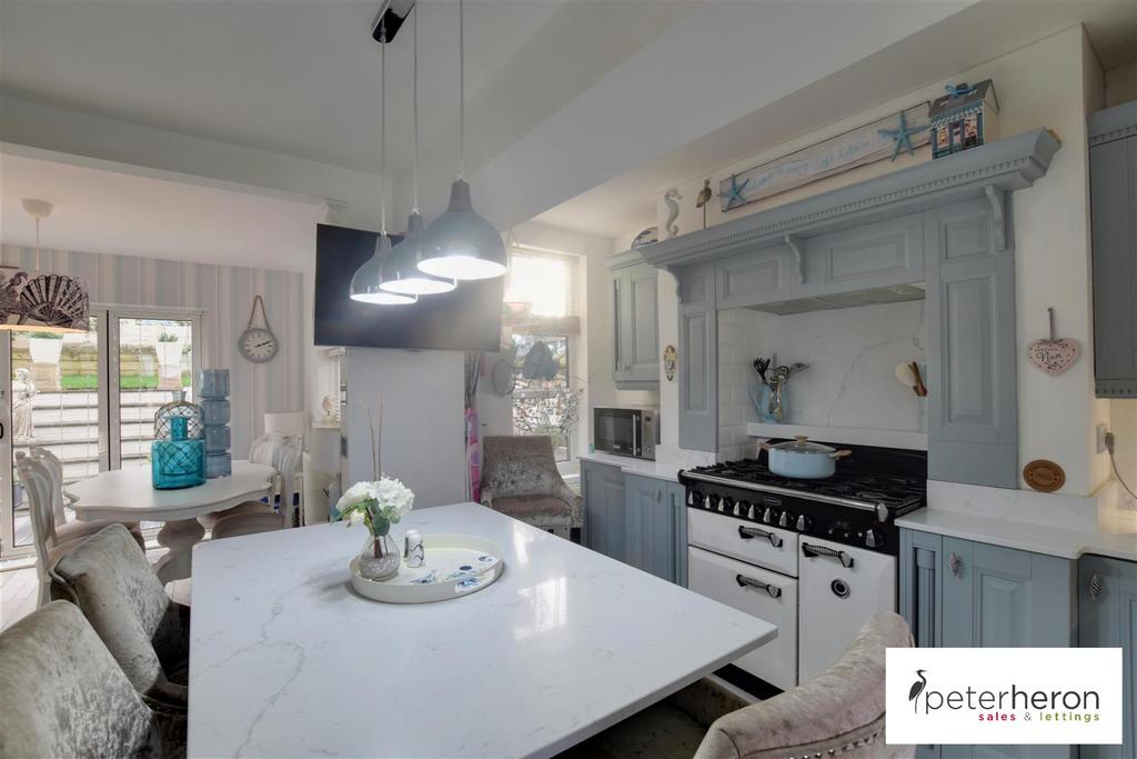 Breakfasting Kitchen