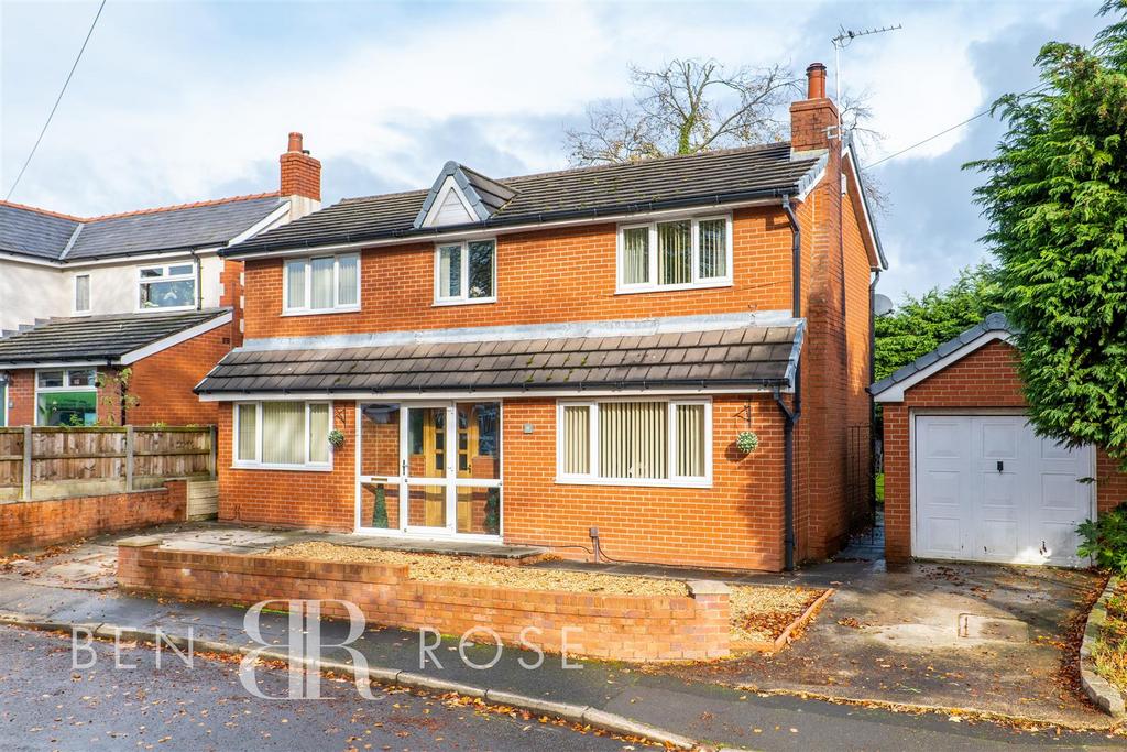 Hillside Close, Euxton, Chorley 3 bed detached house £319,995