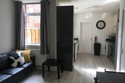 6 bedroom private hall to rent - Moseley Road, Fallowfield, Manchester