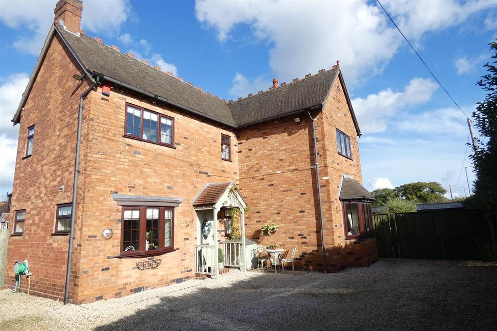 Kingsbury Road, Curdworth, Sutton Coldfield 3 bed farm house for sale