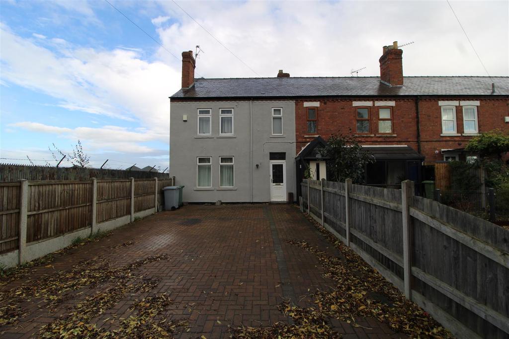 Lowfield Lane, New Balderton, Newark 3 bed end of terrace house £190,000