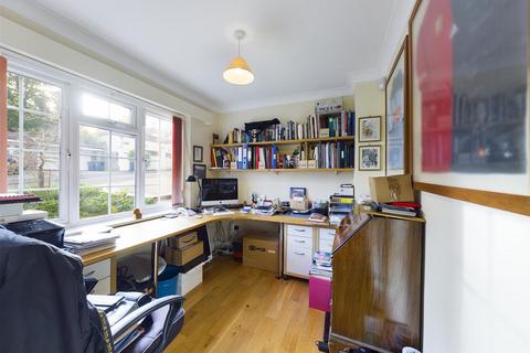 22a Kersey Drive, South Croydon, CR2 8SX